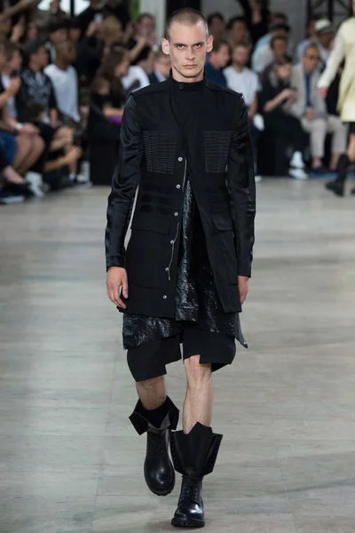 Look 11